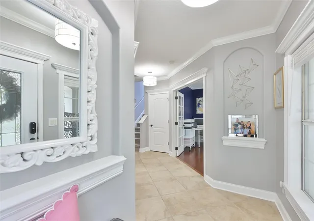5th image of 16012 Loneoak View Dr, Lithia, FL 33547 | MLS# TB8513406