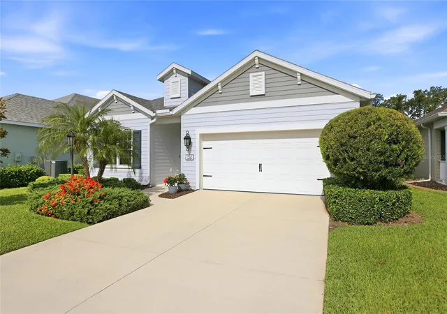 2nd image of 7545 Ridgelake Cir, Bradenton, FL 34203 | MLS# A4695193
