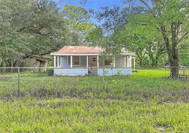 Photo 2 of Single family home for sale at 1007 Hawthorn St, Zephyrhills, FL 33540 | MLS# TB8513439 | Listing updated on 2026-06-09