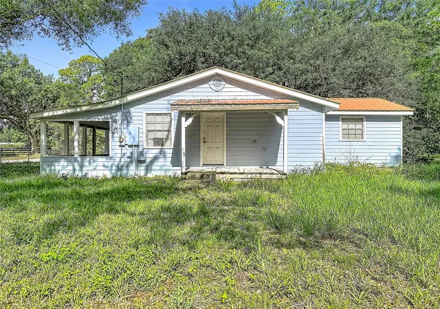 Photo 3 of Single family home for sale at 1007 Hawthorn St, Zephyrhills, FL 33540 | MLS# TB8513439 | Listing updated on 2026-06-09