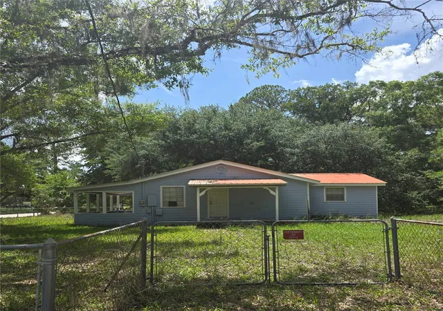 Photo 4 of Single family home for sale at 1007 Hawthorn St, Zephyrhills, FL 33540 | MLS# TB8513439 | Listing updated on 2026-06-09
