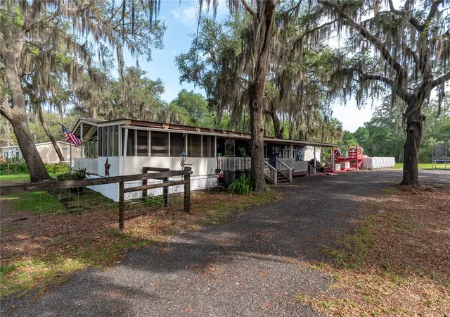 Homes for sale in Hawthorne, FL | 134 Faye St, Hawthorne, FL 32640 | MLS# GC540735