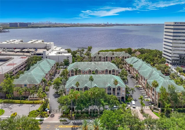3rd image of 5308 Bay Club Cir #5308, Tampa, FL 33607 | MLS# TB8513457