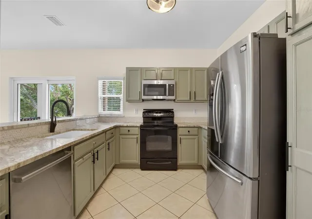 4th image of 307 Summer Clouds Pl, Brandon, FL 33511 | MLS# TB8513458