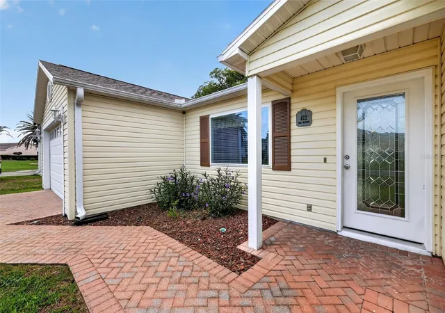 3rd image of 422 San Marino Dr, Lady Lake, FL 32159 | MLS# G5113011