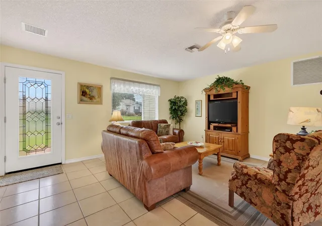5th image of 422 San Marino Dr, Lady Lake, FL 32159 | MLS# G5113011