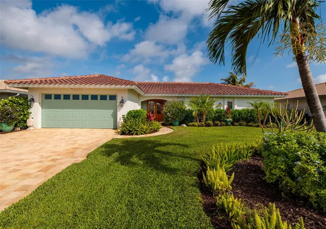 Photo 1 of Single family home for sale at 2011 Michigan Ave Ne, Saint Petersburg, FL 33703 | MLS# TB8513517 | Listing updated on 2026-10-20