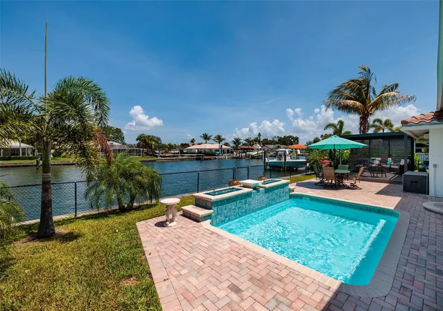 Photo 4 of Single family home for sale at 2011 Michigan Ave NE, Saint Petersburg, FL 33703 | MLS# TB8513517 | Listing updated on 2026-10-20