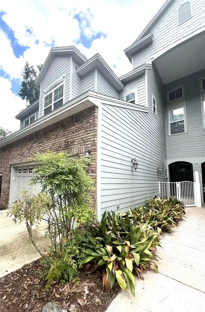 Listing Photo 2 - Condo for sale in 1762 NW 34th St located at 1762 NW 34th St, GAINESVILLE, FL 32605 - Unit 1762 NW 34th Street