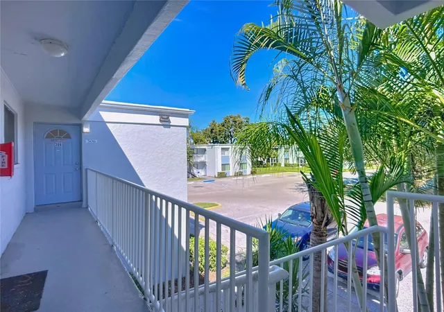 2nd image of 5310 26Th St W #306, Bradenton, FL 34207 | MLS# A4695247