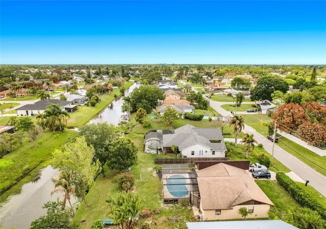 Homes for sale in Port Saint Lucie, FL | 1654 Se Fallon Dr, Port Saint Lucie, FL 34983 | MLS# TB8513542