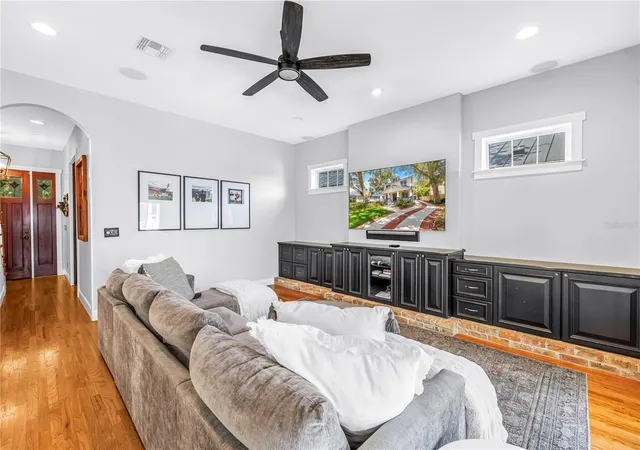 Homes for sale in Tampa, FL | 2716 W Thornton Ave, Tampa, FL 33611 | MLS# TB8513565