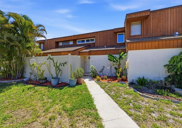 3rd image of 2074 Sunset Point Rd #136, Clearwater, FL 33765 | MLS# TB8513566
