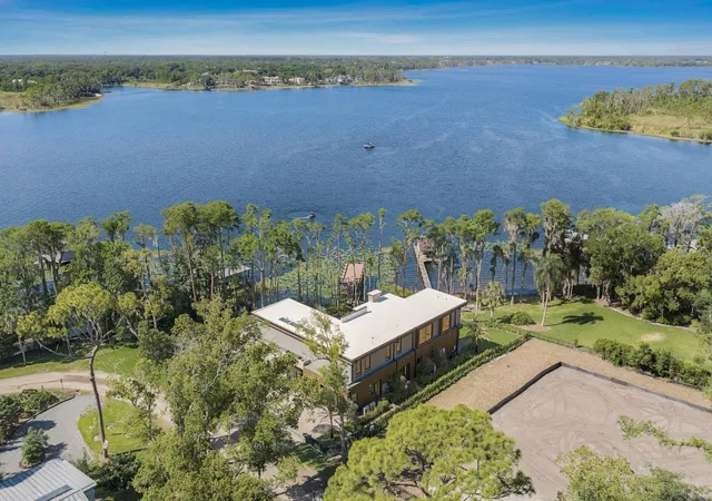 Photo 2 of Mansion for sale at 728 Forest St, Windermere, FL 34786 | MLS# O6411906 | Listing updated on 2026-06-27