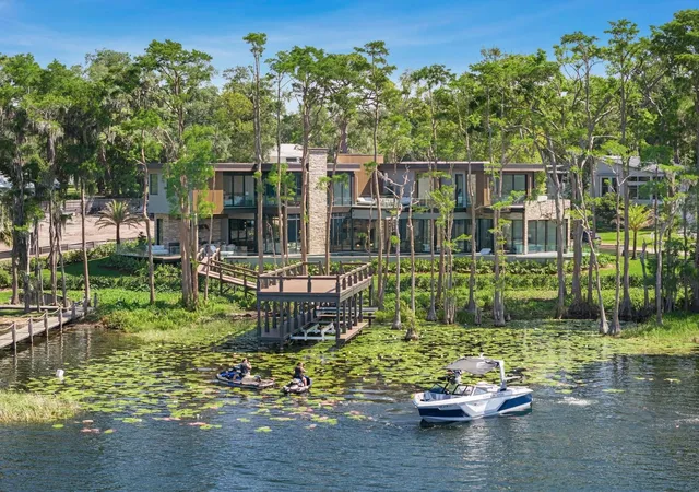 Photo 2 of Single family home for sale at 728 Forest St, Windermere, FL 34786 | MLS# O6411906 | Listing updated on 2026-06-27