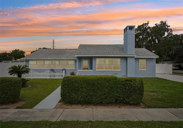 Photo 2 of Single family home for sale at 1211 Morningside Dr, Mount Dora, FL 32757 | MLS# G5113024 | Listing updated on 2026-10-09