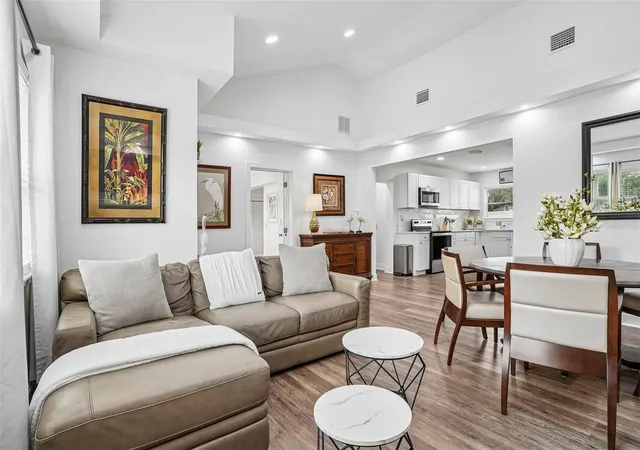 Photo 3 of Single family home for sale at 1211 Morningside Dr, Mount Dora, FL 32757 | MLS# G5113024 | Listing updated on 2026-10-09