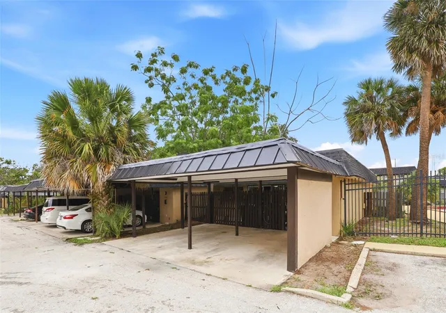 Homes for sale in Orlando, FL | 5423 Brookswood Way, Orlando, FL 32808 | Houzeo