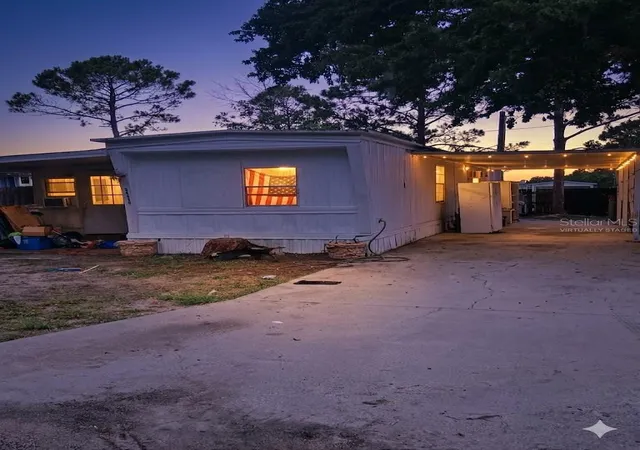 Homes for sale in Fruitland Park, FL | 36449 West Dr, Fruitland Park, FL 34731 | MLS# O6411969
