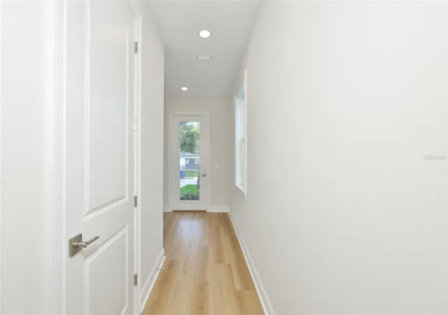 3rd image of 1913 W Beach St, Tampa, FL 33607 | MLS# TB8513673