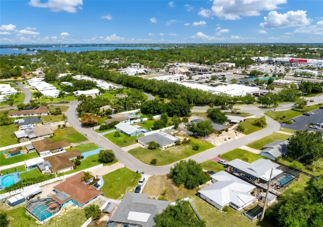 2nd image of 7210 8th Avenue Loop W, Bradenton, FL 34209 | MLS# A4695300