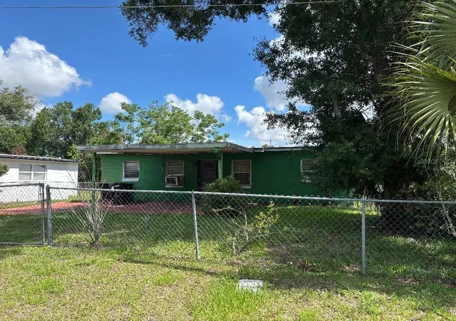 Photo 3 of Sale Pending at 4055 Ferrow St, Orlando, FL 32811 | MLS# O6411995 | Listing updated on 2026-08-28