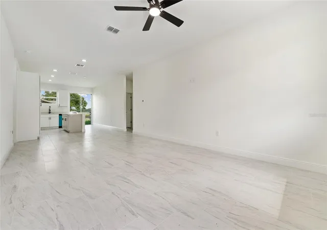 3rd image of 2048 Dixie Ave, Sanford, FL 32771 | MLS# S5150882
