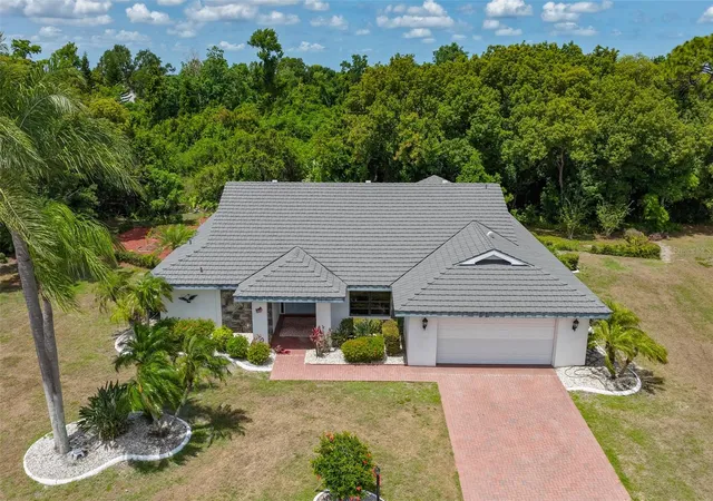 5th image of 1819 New Bedford Dr, Sun City Center, FL 33573 | MLS# TB8513750