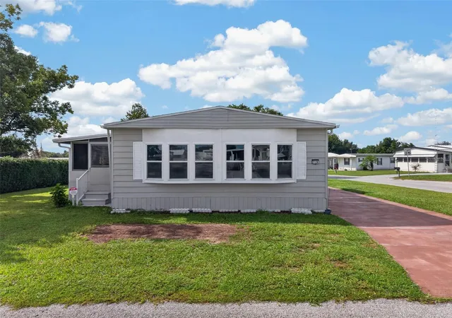 Photo 2 of Manufactured home for sale at 2129 Lois Blvd, Lake Alfred, FL 33850 | MLS# P4938870 | Listing updated on 2026-10-05
