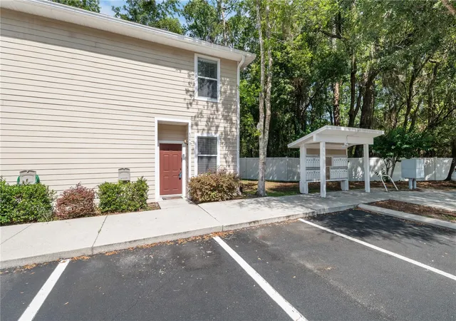 Homes for sale in Gainesville, FL | 1710 Nw 7th Street, Gainesville, FL 32609 | Houzeo