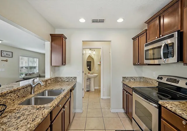 Photo 4 of Townhouse for sale at 450 Carina Cir, Sanford, FL 32773 | MLS# O6412041 | Listing updated on 2026-09-29