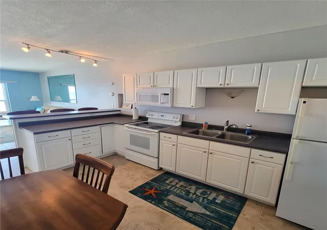 Listing Photo 5 - Condo for sale in building located at 3727 S Atlantic Ave, Daytona Beach, FL 32118 - Unit #1120