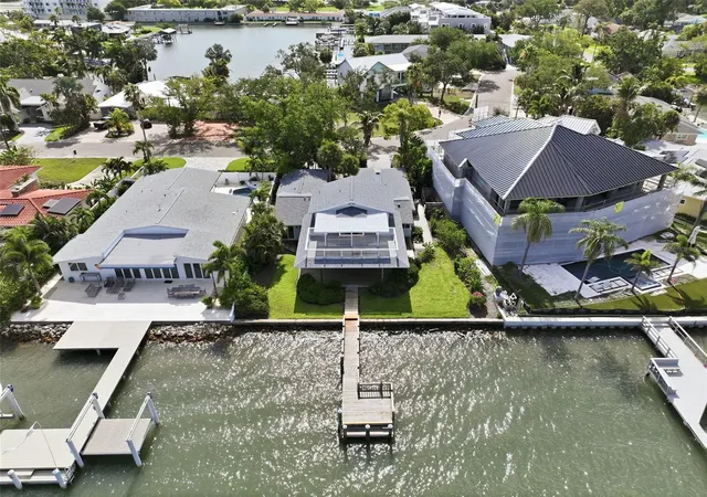 Homes for sale in Clearwater, FL | 1832 Venetian Point Dr, Clearwater, FL 33755 | MLS# TB8513769