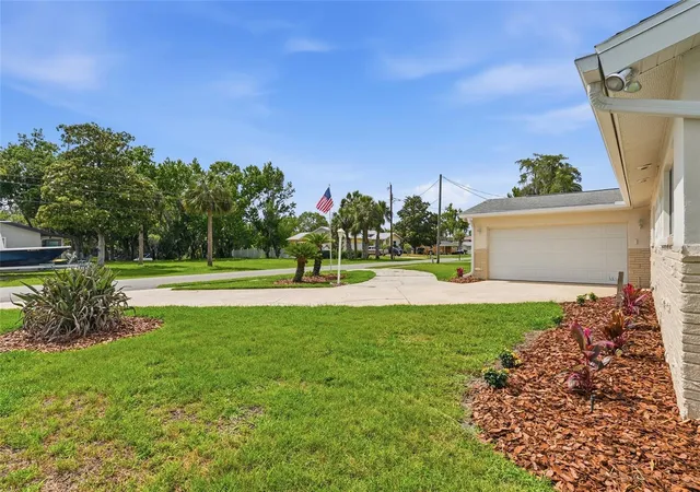 3rd image of 1401 Se Paradise Ave, Crystal River, FL 34429 | MLS# P4938871
