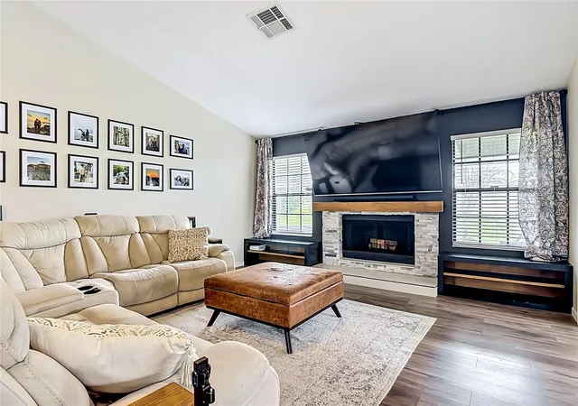 Photo 3 of Single family home for sale at 1393 Wood Lake Cir, Saint Cloud, FL 34772 | MLS# O6412064 | Listing updated on 2026-10-07