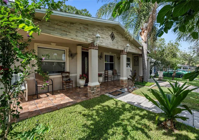Photo 3 of Single family home for sale at 37253 Safari Dr, Dade City, FL 33523 | MLS# TB8513801 | Listing updated on 2026-09-03