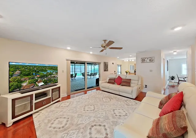 3rd image of 1367 Corner Oaks Dr, Brandon, FL 33510 | MLS# TB8513811
