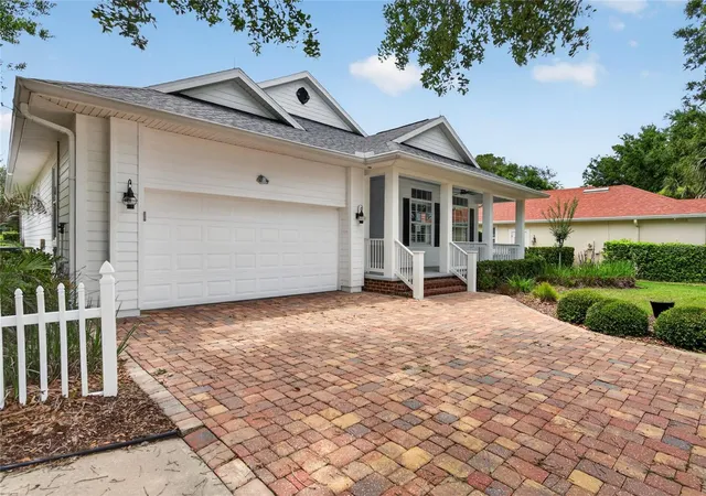 Photo 2 of Single family home for sale at 4 Chinier St, Palm Coast, FL 32137 | MLS# V4949363 | Listing updated on 2026-09-30