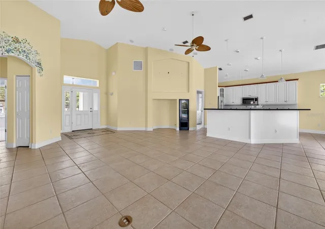Photo 4 of Single family home for sale at 4 Chinier St, Palm Coast, FL 32137 | MLS# V4949363 | Listing updated on 2026-09-30