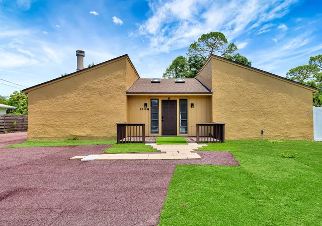 Photo 1 of Single family home for sale at 2315 Riverwood Pines Dr, Sarasota, FL 34231 | MLS# A4695340 | Listing updated on 2026-08-20