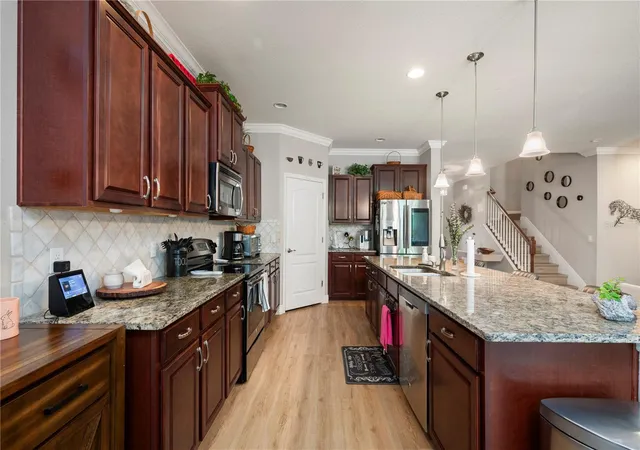Photo 4 of Sale Pending at 3006 Oriole Dr, Sarasota, FL 34243 | MLS# C7526767 | Listing updated on 2026-10-06