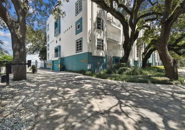 Homes for sale in Tampa, FL | 4950 Bayshore Blvd #30, Tampa, FL 33611 | MLS# TB8513827