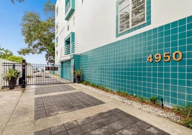 Homes for sale in Tampa, FL | 4950 Bayshore Blvd #30, Tampa, FL 33611 | MLS# TB8513827
