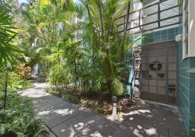 2nd image of 4950 Bayshore Blvd, TAMPA, FL 33611