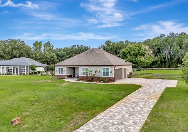 Photo 3 of Single family home for sale at 5020 Lakeshore Ranch Rd, Groveland, FL 34736 | MLS# G5113065 | Listing updated on 2026-08-26