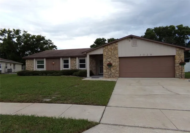 Photo 3 of Single family home for sale at 1320 Gladiolas Dr, Winter Park, FL 32792 | MLS# O6412139 | Listing updated on 2026-10-11