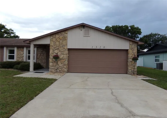 Photo 4 of Single family home for sale at 1320 Gladiolas Dr, Winter Park, FL 32792 | MLS# O6412139 | Listing updated on 2026-10-11