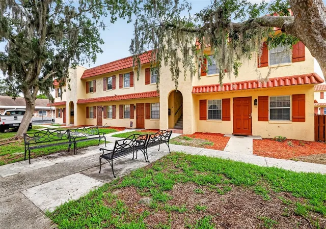 Homes for sale in Leesburg, FL | 1112 W Main St #E7, Leesburg, FL 34748 | MLS# G5113070