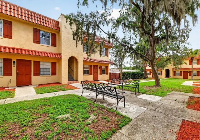 Homes for sale in Leesburg, FL | 1112 W Main St #E7, Leesburg, FL 34748 | MLS# G5113070