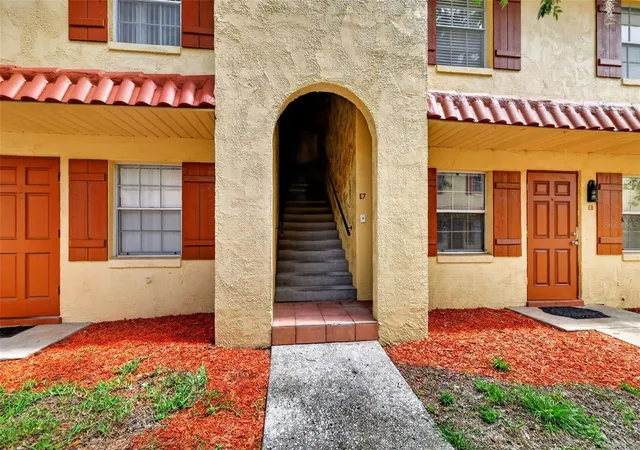 Homes for sale in Leesburg, FL | 1112 W Main St #E7, Leesburg, FL 34748 | MLS# G5113070